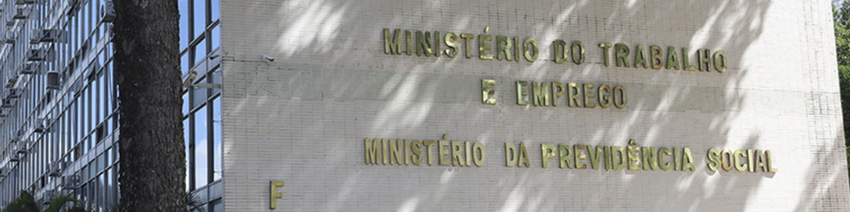 Benefícios com valor acima do salário-mínimo são reajustados em 4,77%